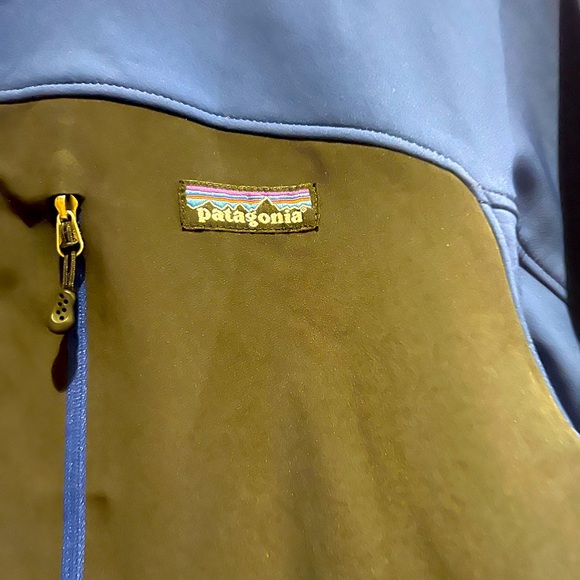 Patagonia men’s medium soft shell. Good condition. Blue and black. - Picture 13 of 15